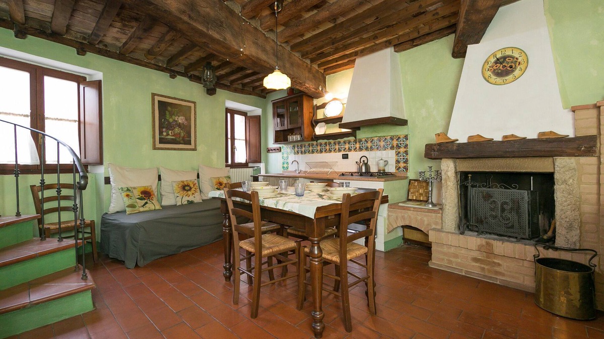 Chianni House | Holiday Home 'Il Mirtillo' with Wi-Fi & A/C