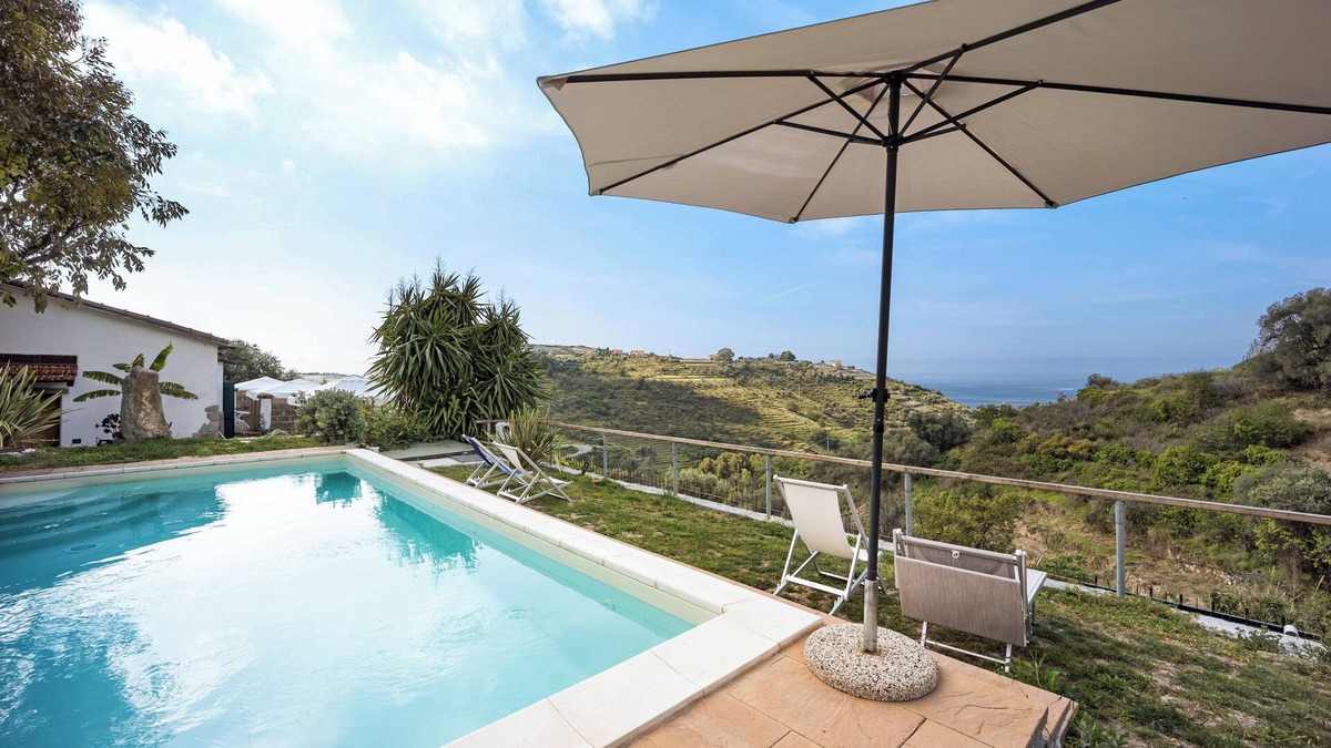 Pompeiana House | Holiday Home Il Nido with Sea View, Shared Pool & A/C