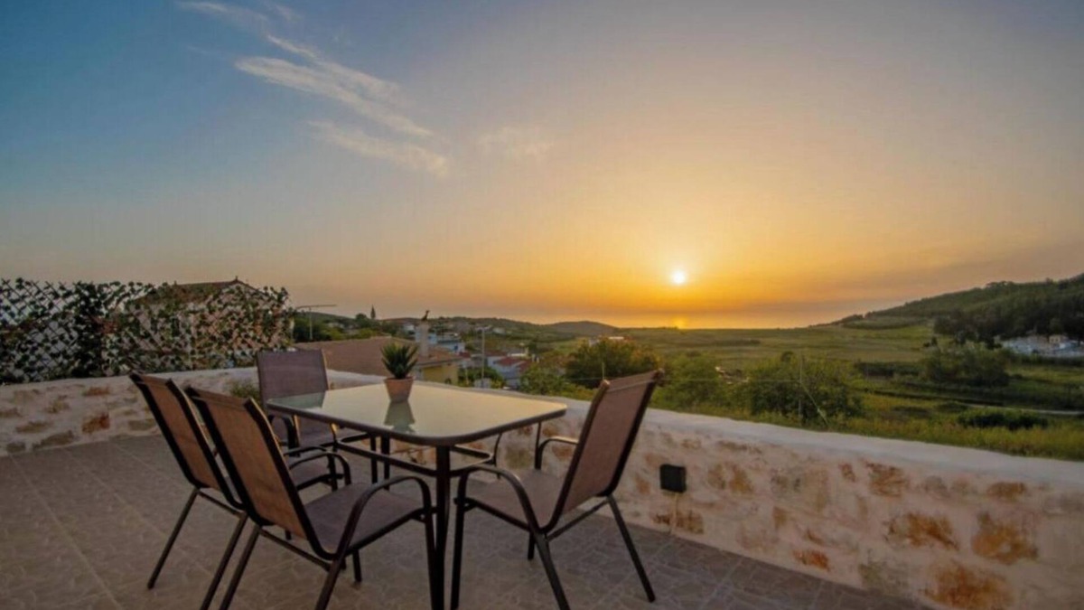 Ano Volimes House | Holiday Home 'Iliovasilema' with Sea View, Wi-Fi and Air Conditioning