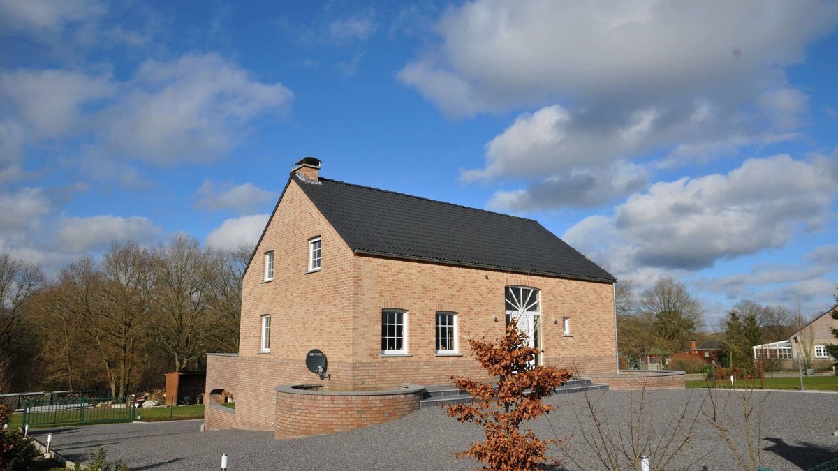Somme-Leuze House | Holiday Home in Ardennes with Bubble Bath