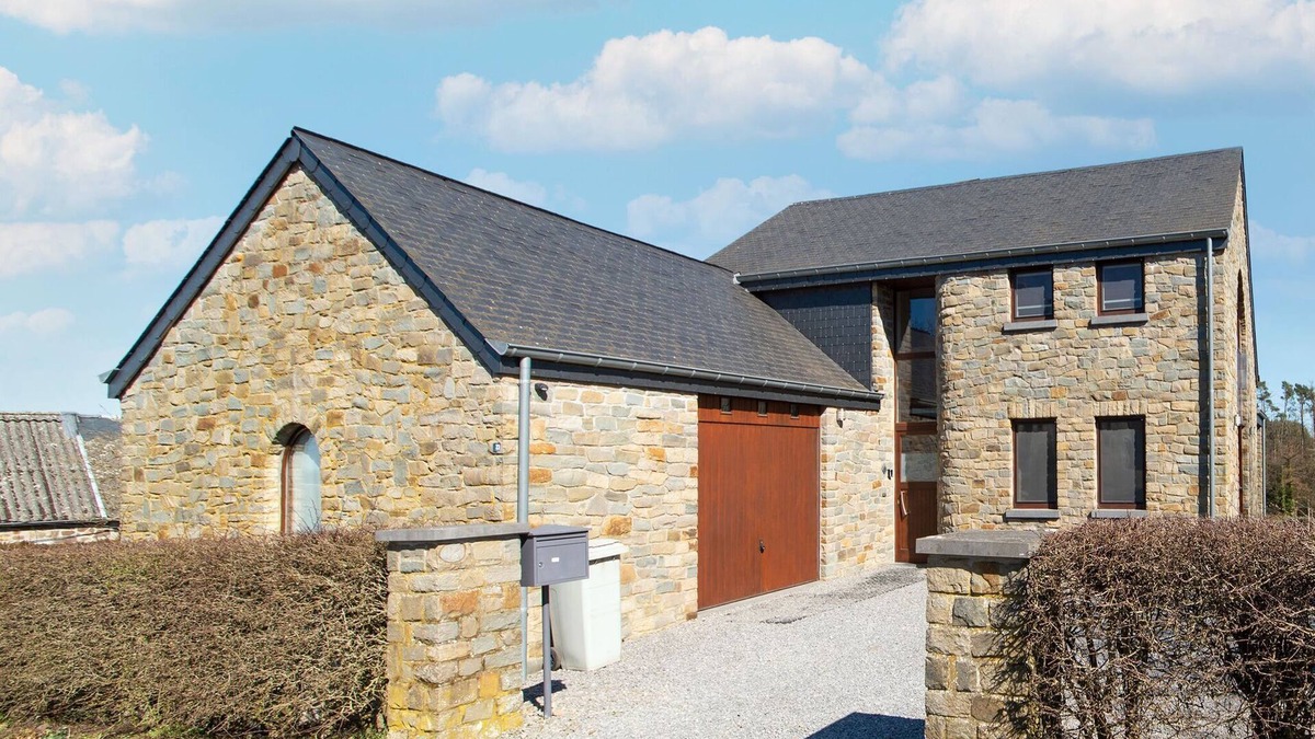 Borlon House | Holiday Home in Borlon with Terrace