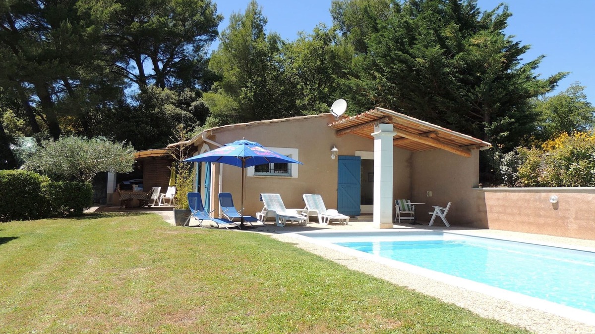 Buisson House | Holiday Home in Buisson with Private Pool