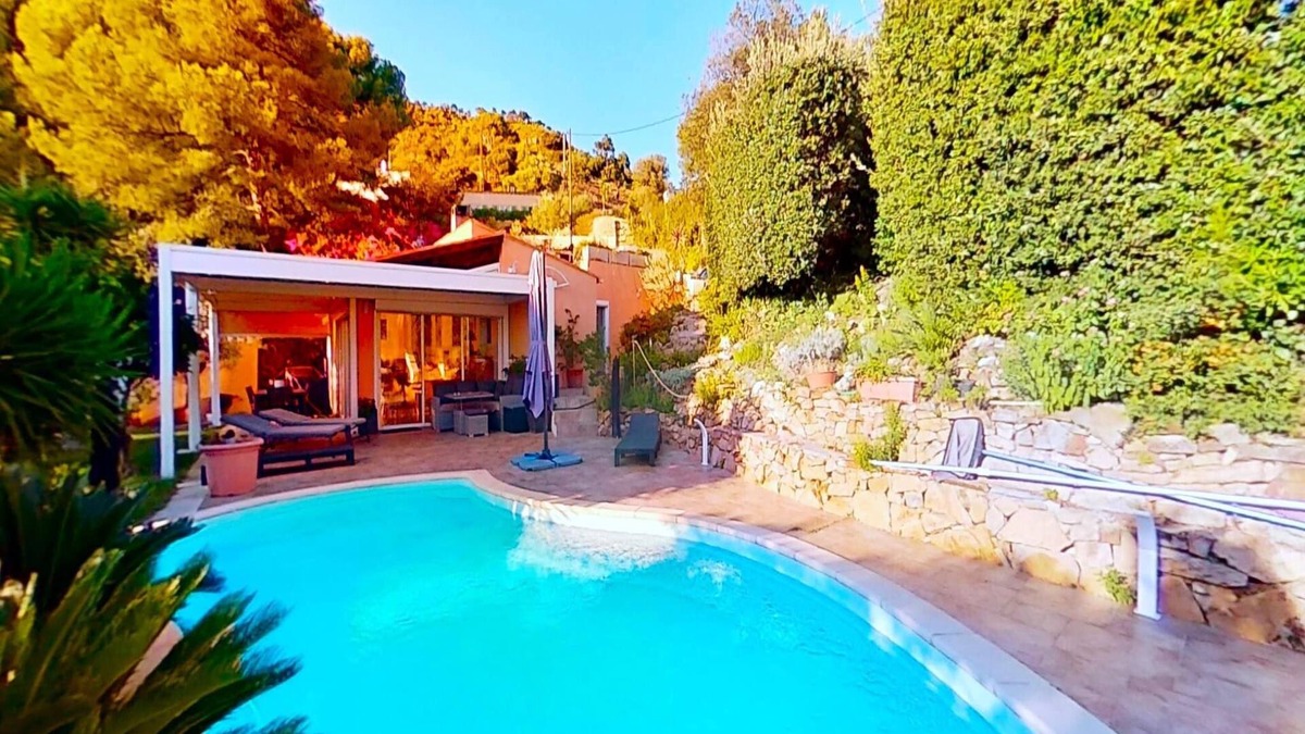 Carqueiranne House | Holiday Home in Carqueiranne by the Sea