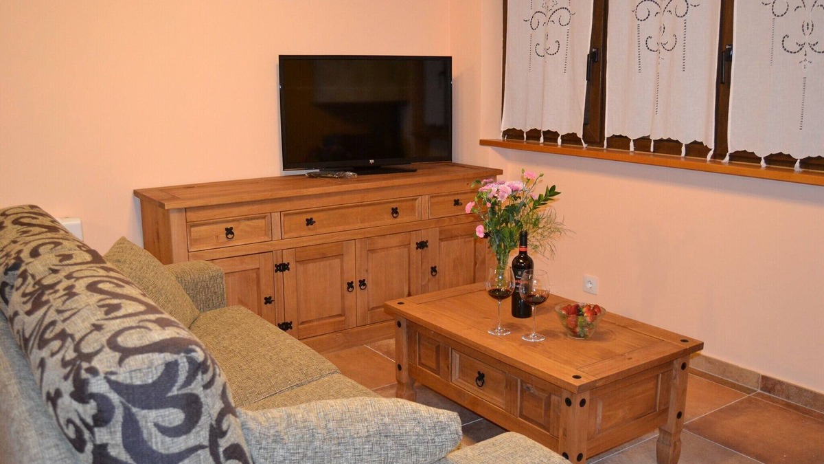 Bernuy-Salinero House | Holiday Home in Castilla-León with Pool