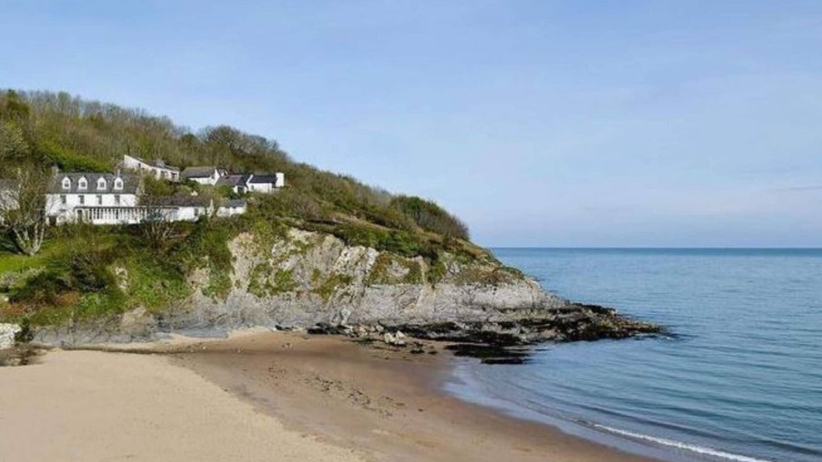 Llanon House | Holiday Home in Ceredigion Near Sea Beach