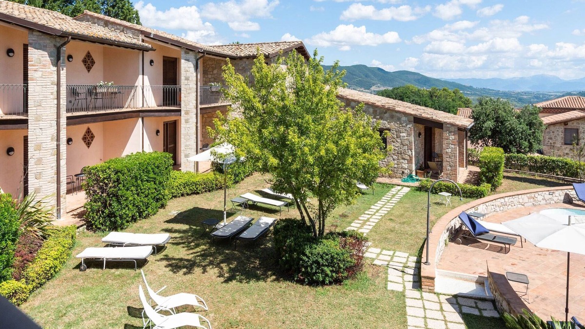 Canalicchio Villa | Holiday Home in Collazzone with Pool & Sauna