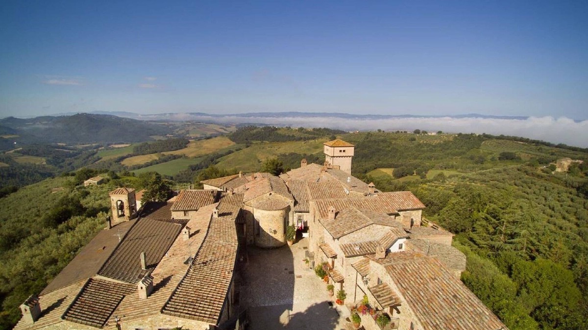 Canalicchio House | Holiday Home in Collazzone with Pool & Sauna