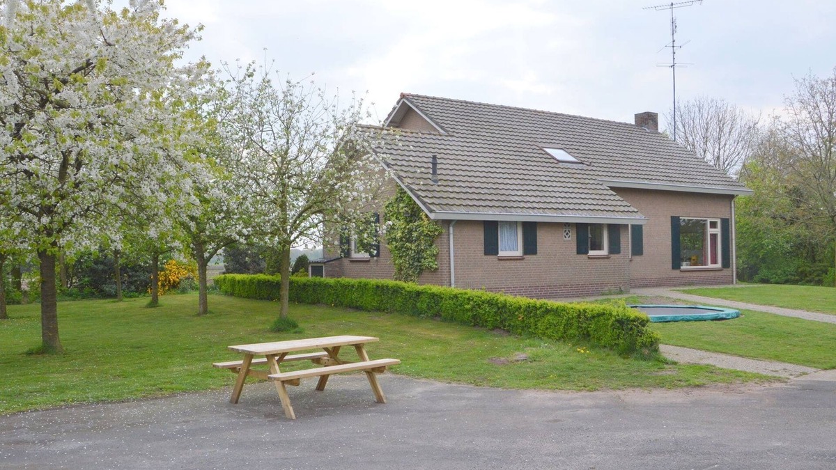 Elsendorp House | Holiday Home in Elsendorp with Garden