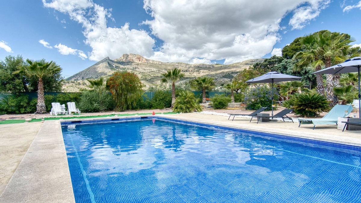 Jijona House | Holiday Home in 'Finca Rustica' where peace, space and relaxation comes together.