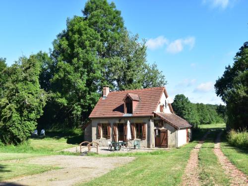 Isenay House | Holiday Home in Isenay near Lake and Forest