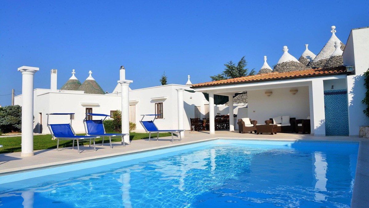 Specchiaruzzo House | Holiday Home in Itria Valley with Pool