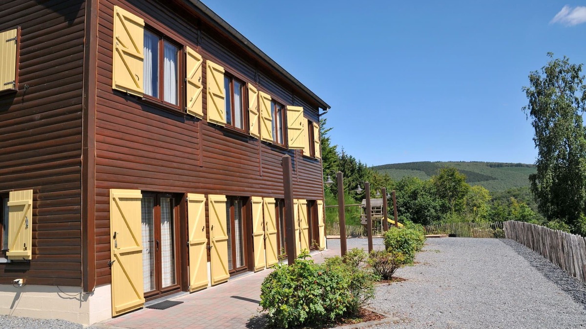 La Roche-en-Ardenne Ski Chalet | Holiday Home in La Roche with Sauna & Games
