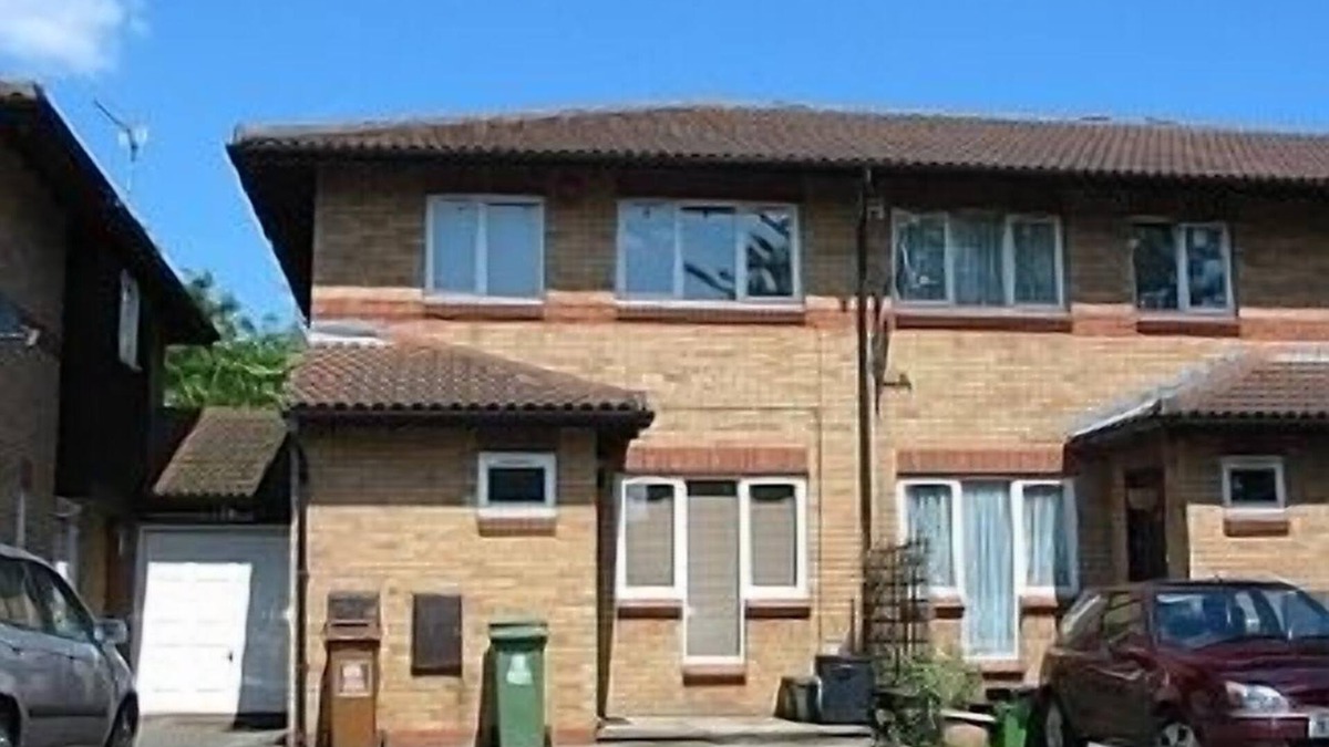 Thamesmead East House | Holiday Home in Leafy Location convenient for Central London and Kent.