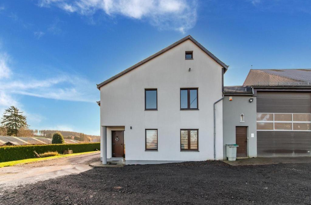 Leglise House | Holiday home in Léglise with garden