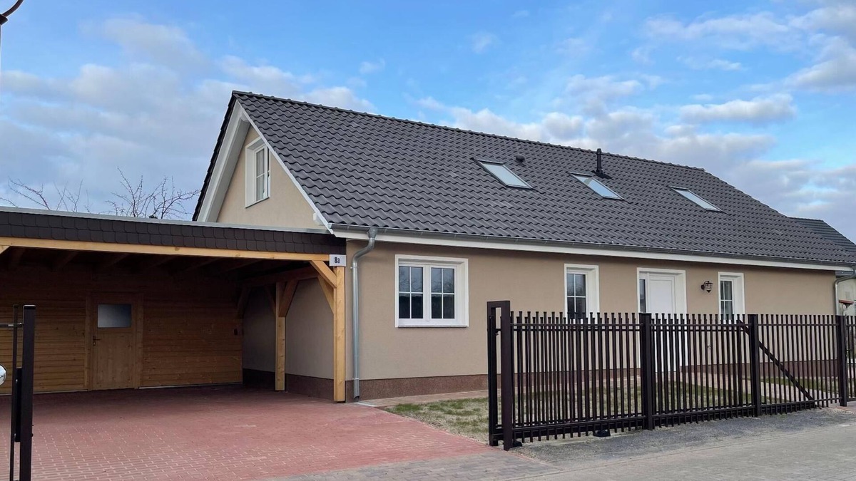 Fehrbellin House | Holiday home in Linum with garden, terrace and barbecue