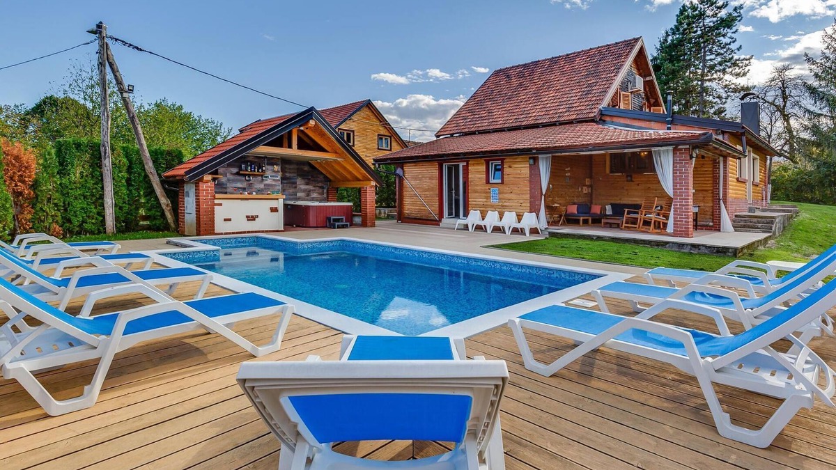 Gornje Dubrave House | Holiday Home in Ogulin with Pool & Rafting