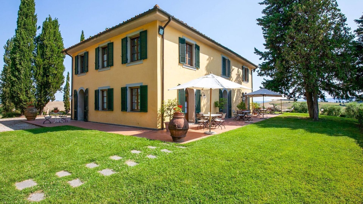 Lajatico House | Holiday Home in Orciatico with Pool & BBQ