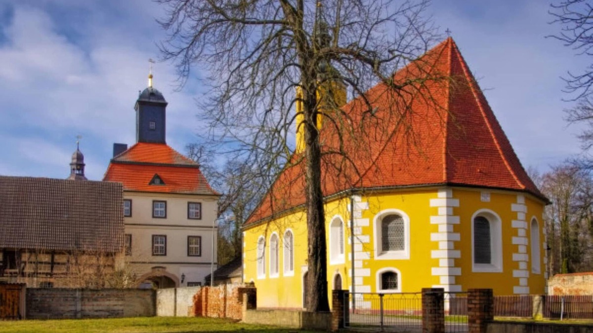 Ortrand House | Holiday home in Ortrand with garden