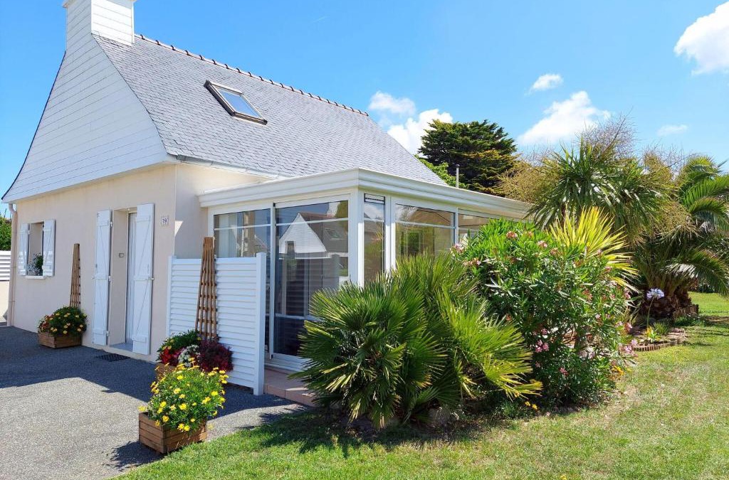 Poulgoazec House | Holiday Home in Plouhinec by Audierne Bay