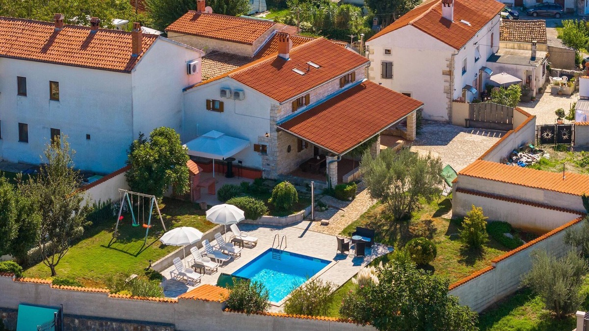 Segotici House | Holiday Home in Šegotići with Private Pool