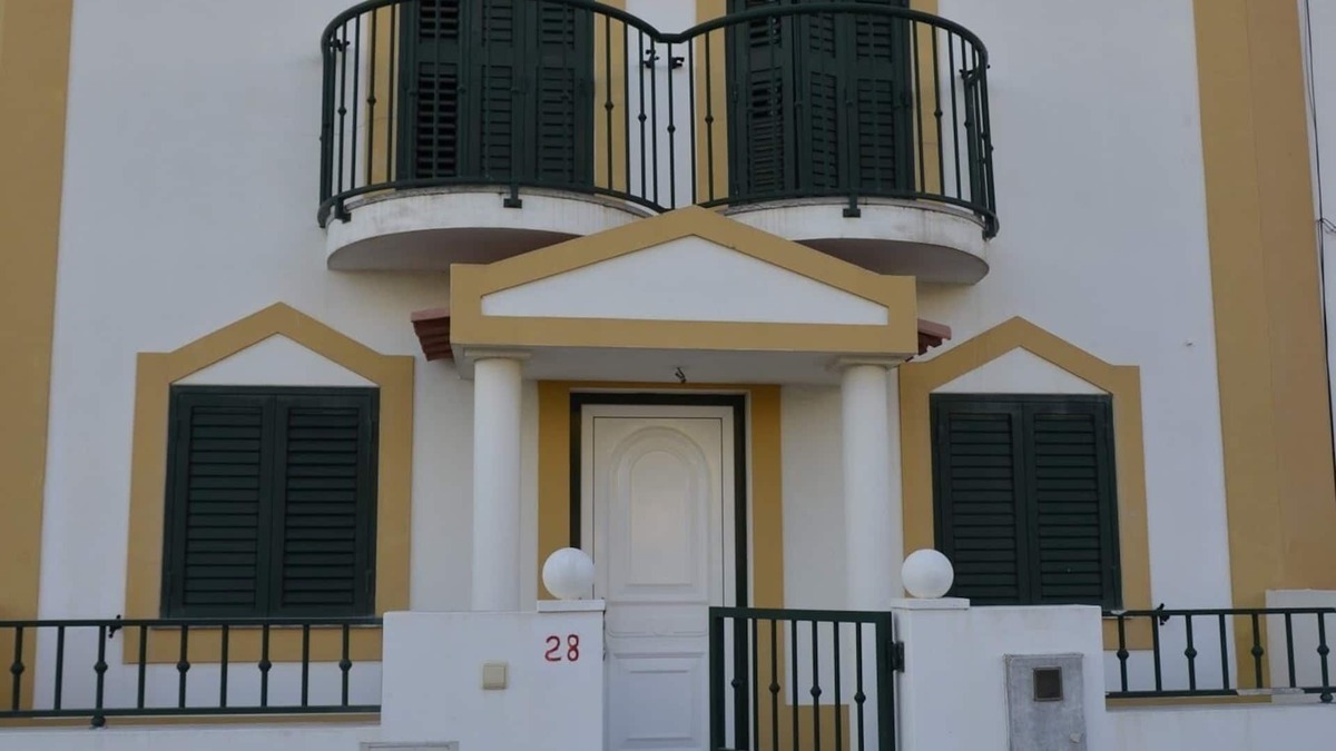 Sines House | Holiday Home in Sines