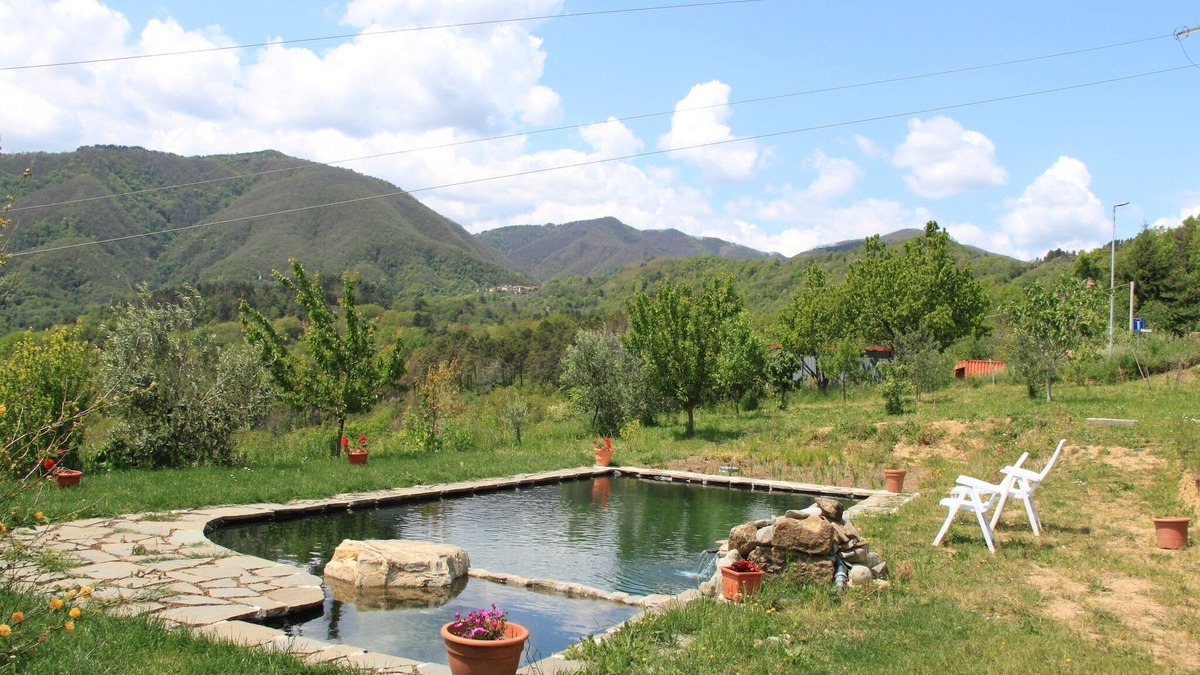 Mulazzo House | Holiday Home in Tuscany with Natural Pond