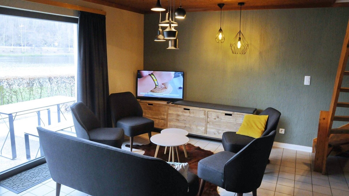 Vielsalm House | Holiday Home in Vielsalm with Lake View