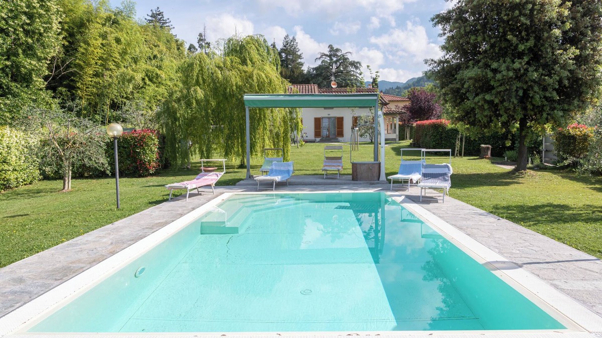Borgo San Lorenzo House | Holiday Home 'Villa Moderna Resort' with Private Pool, Wi-Fi and Air Conditioning