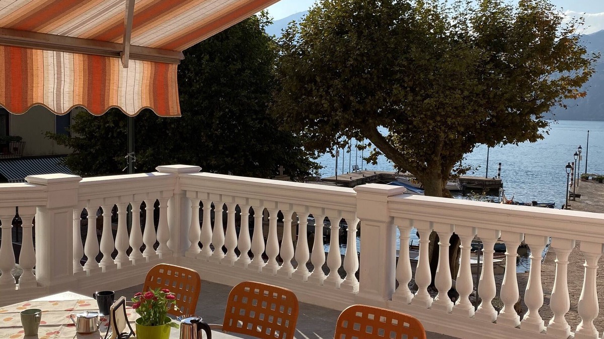 Porto House | Holiday Home “Casa Balansina” Directly on Lake Garda with Wi-Fi & Terrace