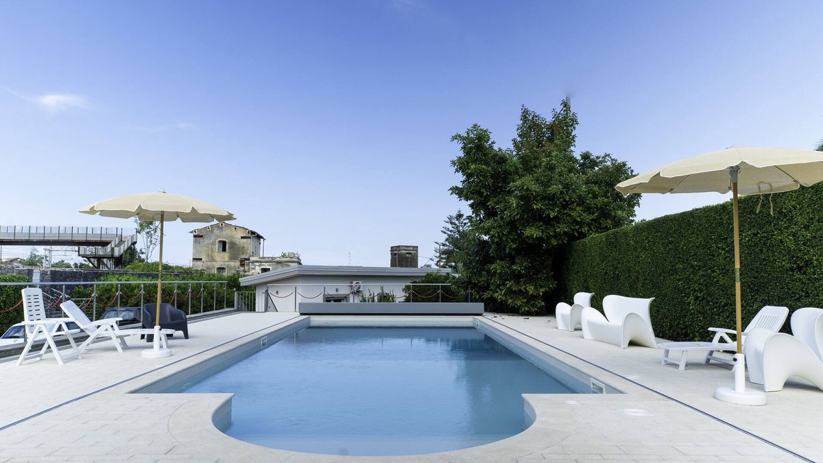 Carruba House | Holiday Home 'Tropical House' with Sea View, Private Pool & Wi-Fi