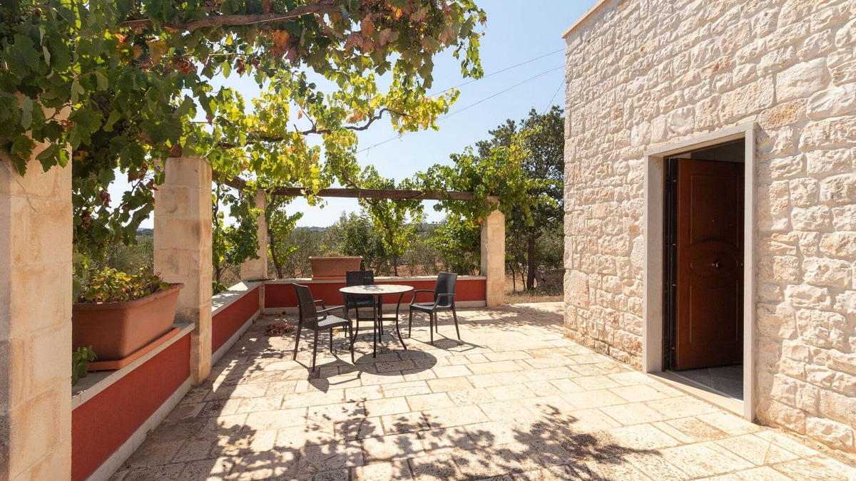 Alcanterini Apartment | Holiday Home 'Ladislao' with Private Terrace, Private Garden and Air Conditioning