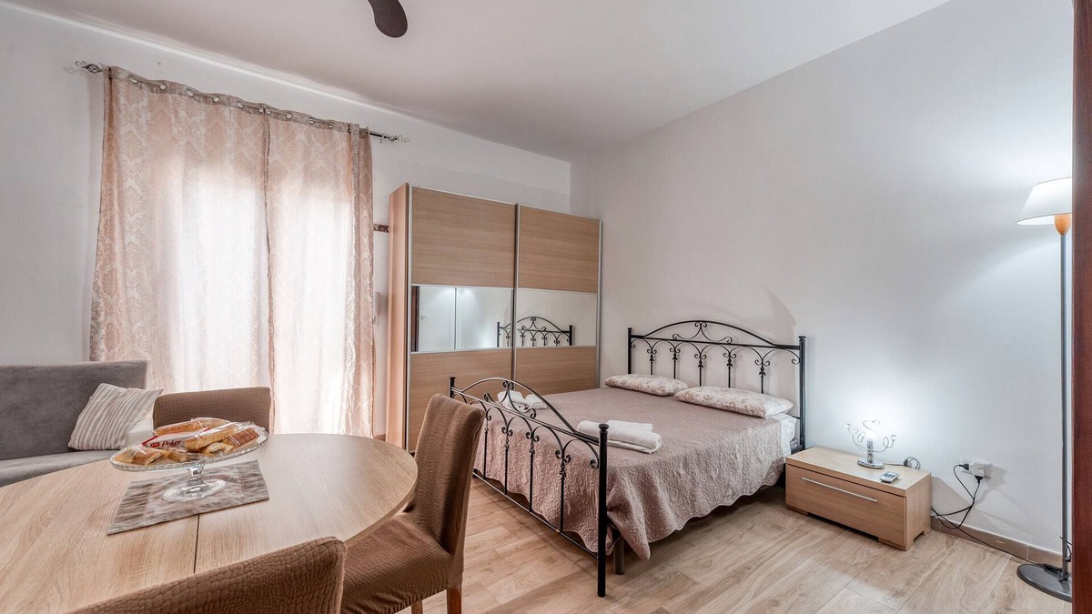 Cellino San Marco House | Holiday Home 'Katia' with Private Garden and Air Conditioning