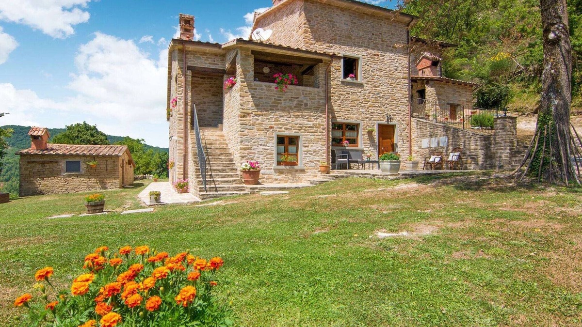 Parchiule House | Holiday Home in Città di Castello with Pool