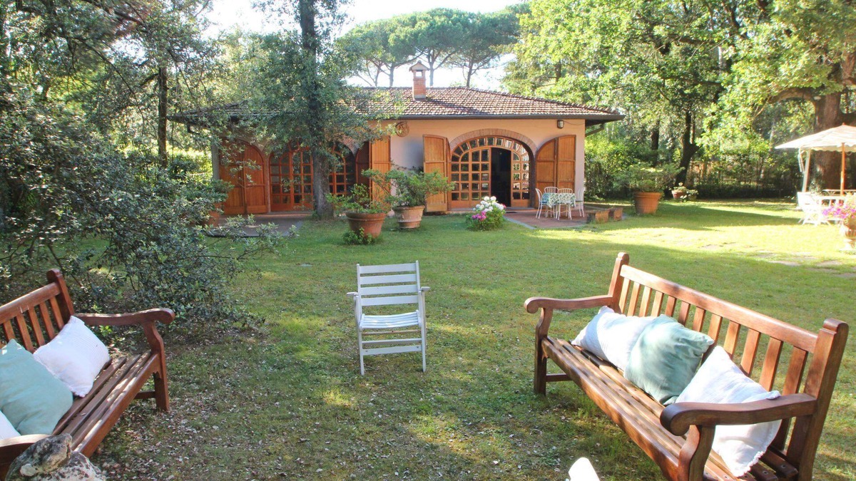 Ronchi House | Holiday Home for 5 People, Garden, 500m till Sea, A/C, WIFI, near Forte dei Marmi