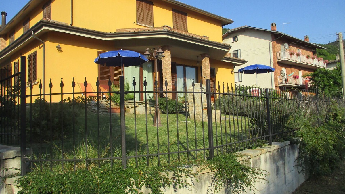 Fossato di Vico House | HOLIDAY HOME THE AWAKENING OF SENSES (ANTISISMIC).