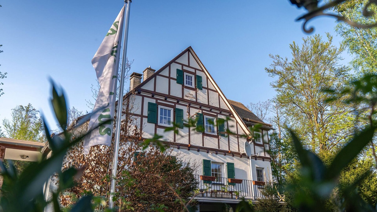 Brilon House | Holiday Home 'Jachthuus' with Mountain View, Private Terrace and Wi-Fi