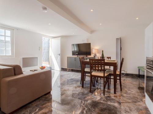 Les Cites House | Holiday Home Jade by Interhome