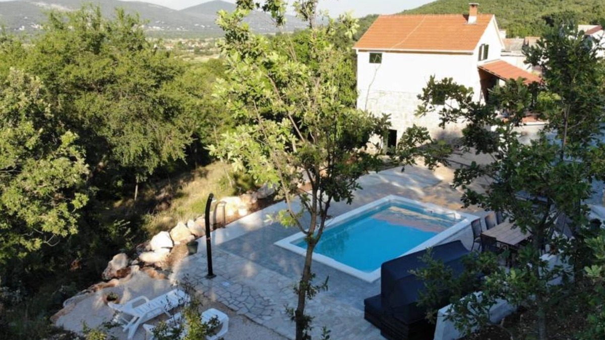 Dicmo House | Holiday home Jadrić - Two-Bedroom Holiday Home with Pool