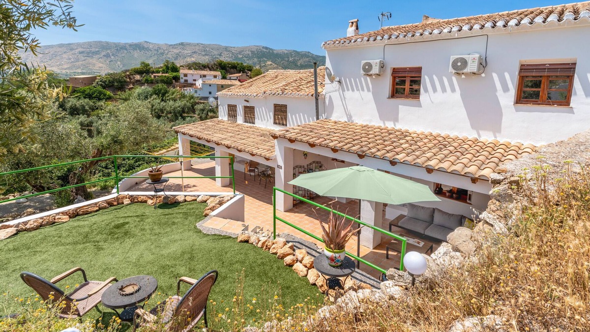 Castril House | Holiday Home 'Jaïra Sierra De Castril' with Mountain View, Wi-Fi and Air Conditioning