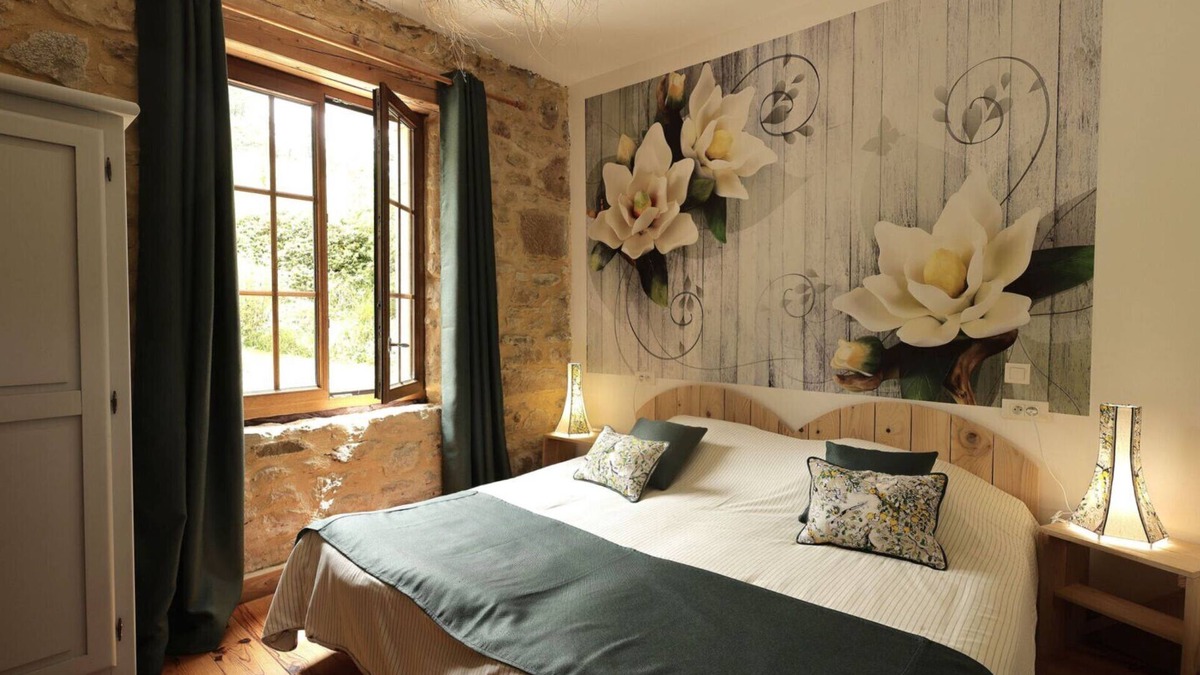 Plavilla House | Holiday Home 'Jasmin' with Mountain View, Shared Pool and Wi-Fi