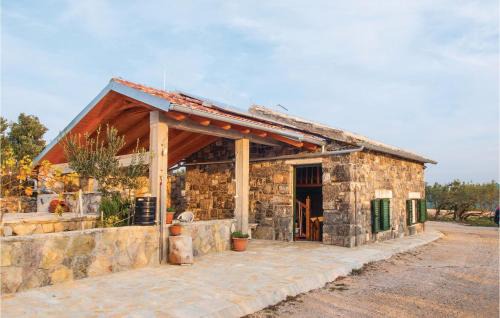 Jezera House | Holiday Home Jezera With A Fireplace 04