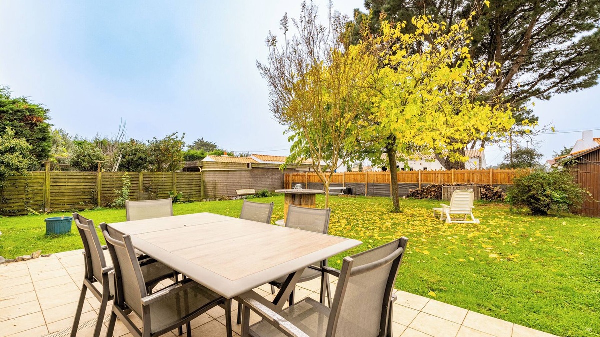 Prefailles House | Holiday Home 'Ker Pathabac' with Private Terrace, Private Garden and Wi-Fi