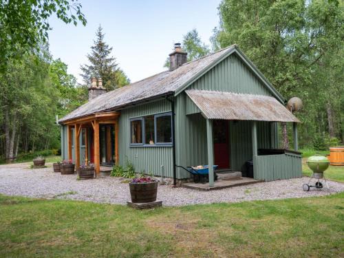 Beauly House | Holiday Home Kerrow Cottage by Interhome
