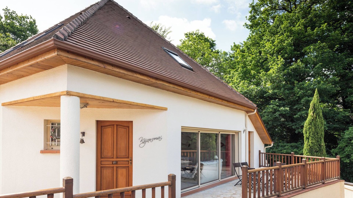 Coarraze House | Holiday Home 'Kojonomai' with Private Terrace, Wi-Fi and Air Conditioning