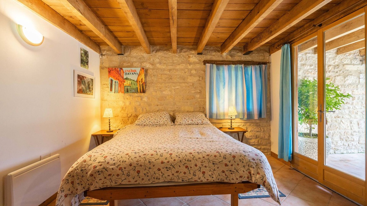 Gemozac House | Holiday Home 'L'arbre - Gîtes De La Tournerie' with Shared Pool, Shared Garden and Wi-Fi