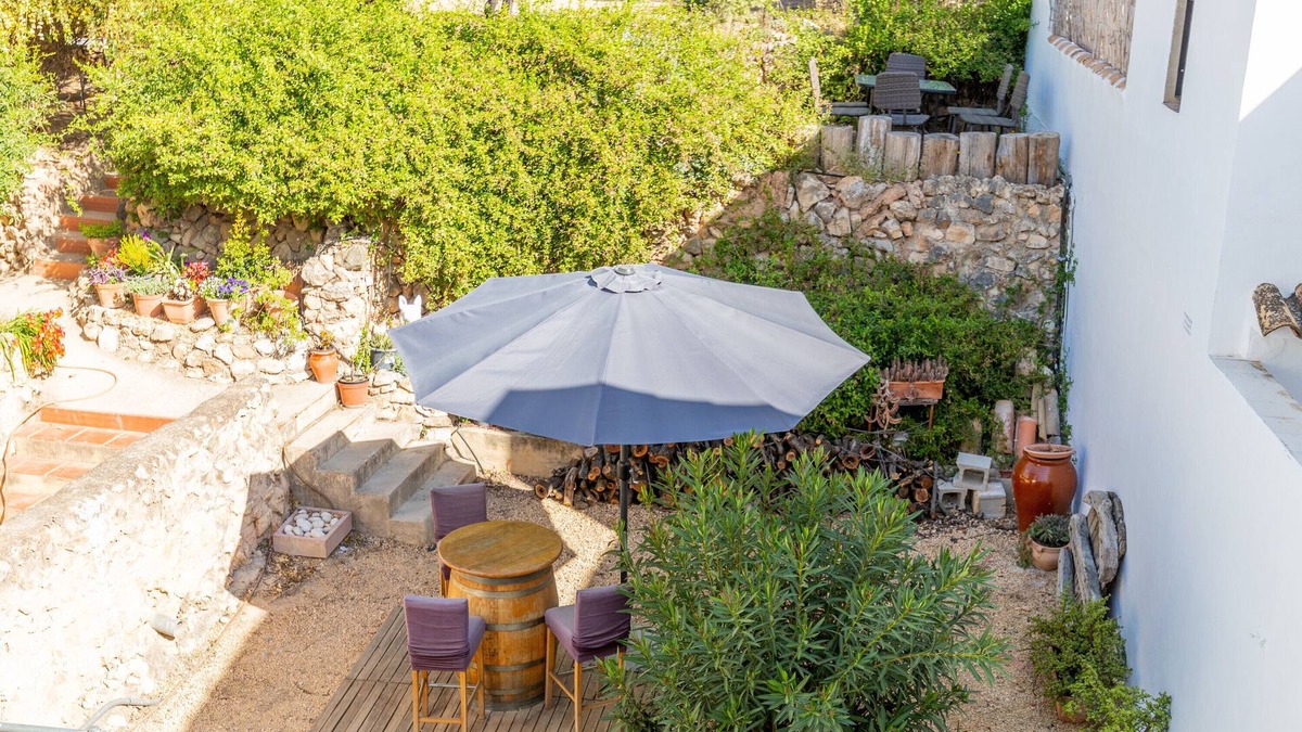 Xirles House | Holiday Home 'La Cambra De La Clau' with Mountain View, Private Terrace and Wi-Fi