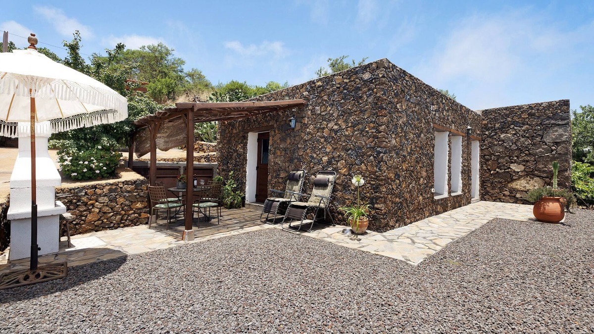 Isora House | Holiday Home 'La Casa De Abajo' with Sea View, Private Terrace and Private Garden
