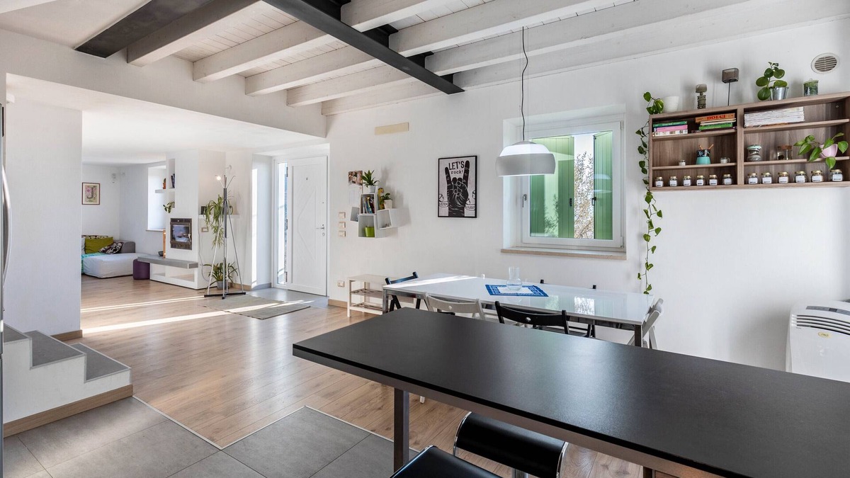 Verona House | Holiday Home 'La Casa In Collina Con Vista' with Private Terrace, Private Garden and Wi-Fi