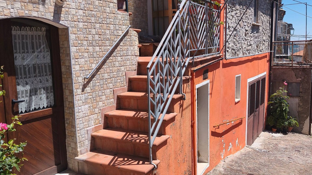Lacedonia Apartment | Holiday Home 'La Casa Arancione' with Balcony