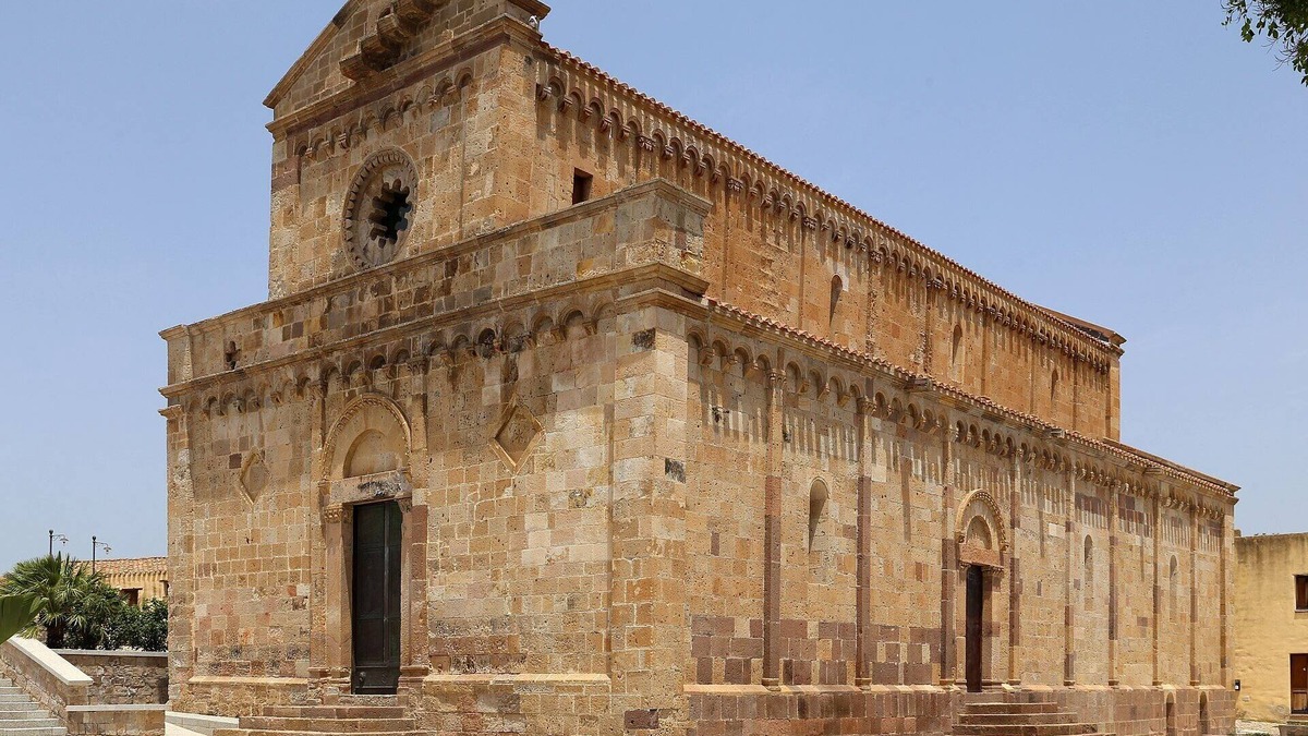 Tratalias House | Holiday Home 'La Casa Del Vento' with Shared Garden